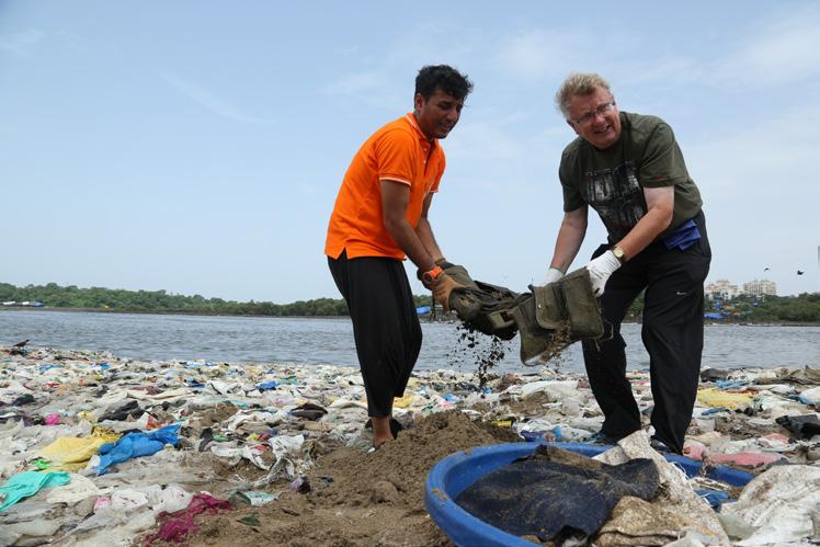 Champion de la Terre de l ONU NEW DELHI: Le plus grand nettoyage de plage du monde serait déjà une belle récompense en soi.