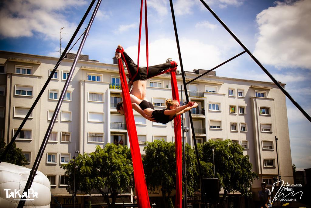 La Compagnie Créée en 2010, la Cie TaKaPa est une compagnie de cirque jeune et dynamique, qui se consacre aux arts du cirque et de la rue.
