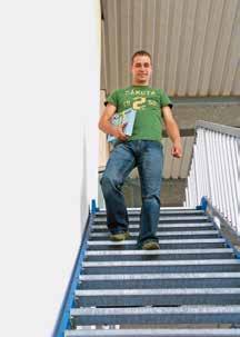 ESCALIERS ET PASSERELLES Escaliers homologués, fabrication conforme à la norme européenne DIN EN ISO 14122 Escaliers industriels aluminium Avec inclinaison standard de 45 et 60 Inclinaisons spéciales