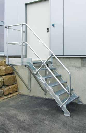 Escaliers aluminium avec plate-forme 45 Largeur des marches : 600-800 - 1 000 mm. Taille de la plate-forme : 600 mm.