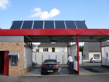 Exemples de projets financés par l ADEME CHAUFFE-EAU SOLAIRE SUR UNE STATION DE LAVAGE POUR AUTOMOBILES A VANNES - 32 m2 de panneaux solaires installés Coût