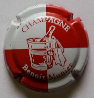 7. Plaques de muselet Benoit Munier coiffant nos bouteilles millésimées SEAU (rouge et blanc) Date de