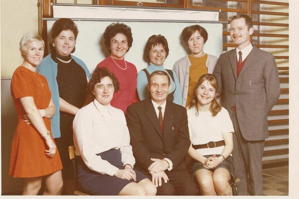 Le personnel enseignant dans les années 1960 Debouts : Mme Ruchenne, Mme Winkin, Mme Noël,