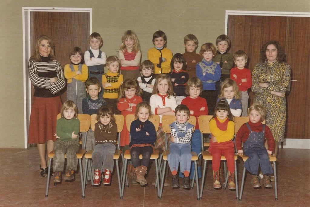 1975-1976, classes maternelles de mesdames Mariette et Gilliquet De haut en bas et de gauche à droite 1.