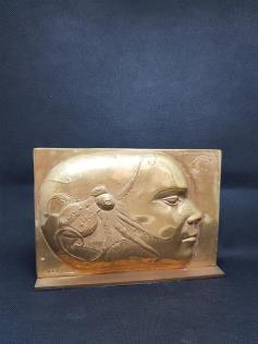 profil et poulpe plaque en bronze numerotée 245/1250 dim.