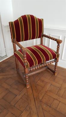 bras style Louis XIII -fauteuil en bois naturel mouluré Louis XV 150 / 300 252 Paire